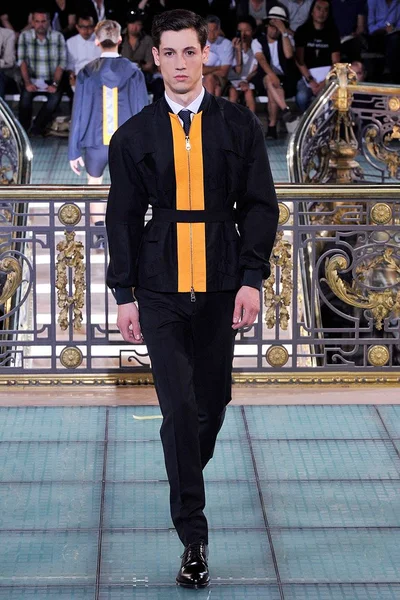 Look 33